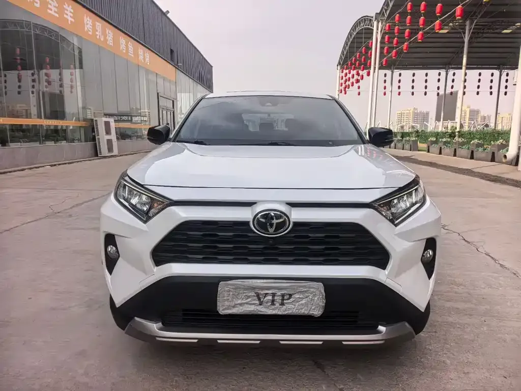 Toyota RAV4 — фото 5