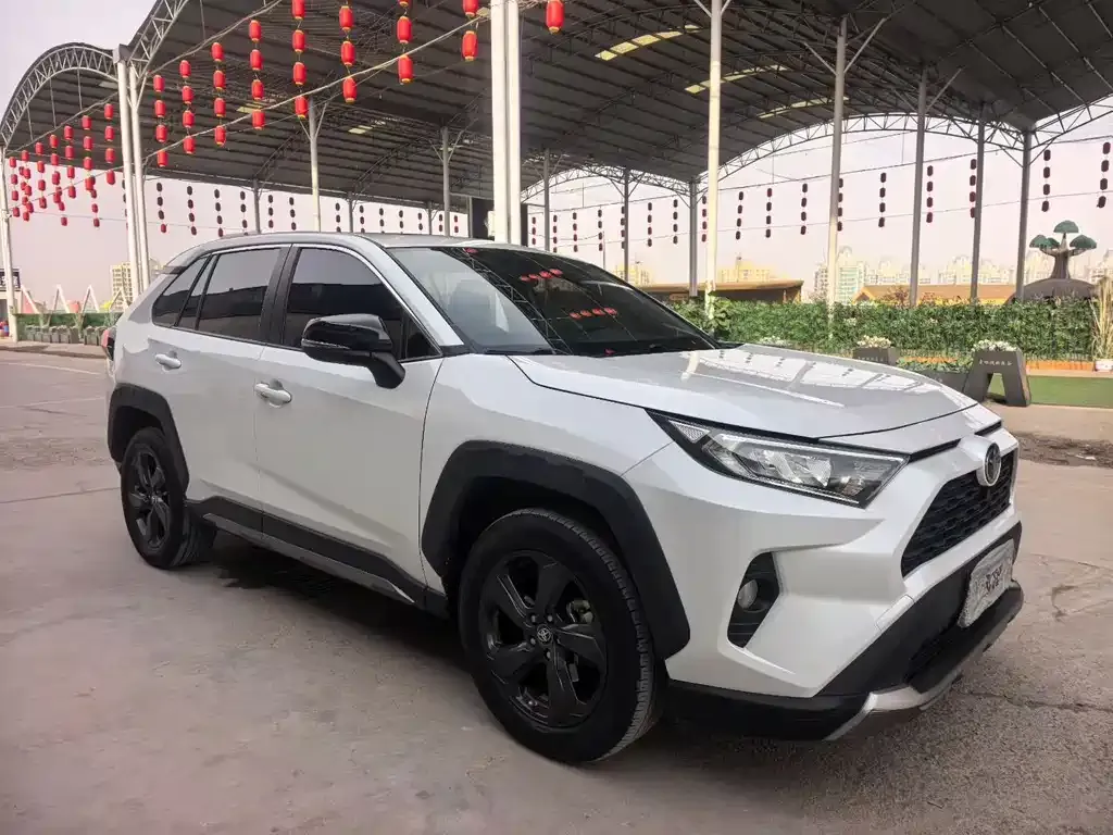 Toyota RAV4 — фото 4