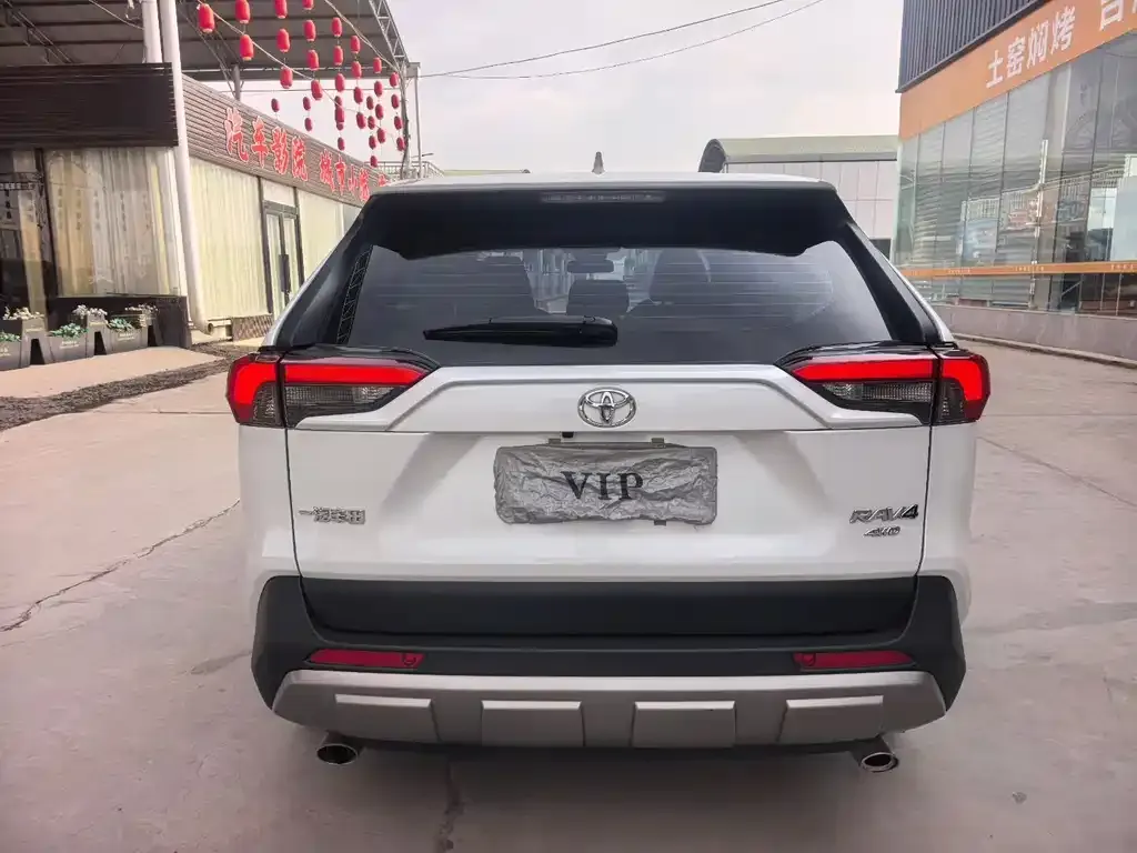 Toyota RAV4 — фото 3