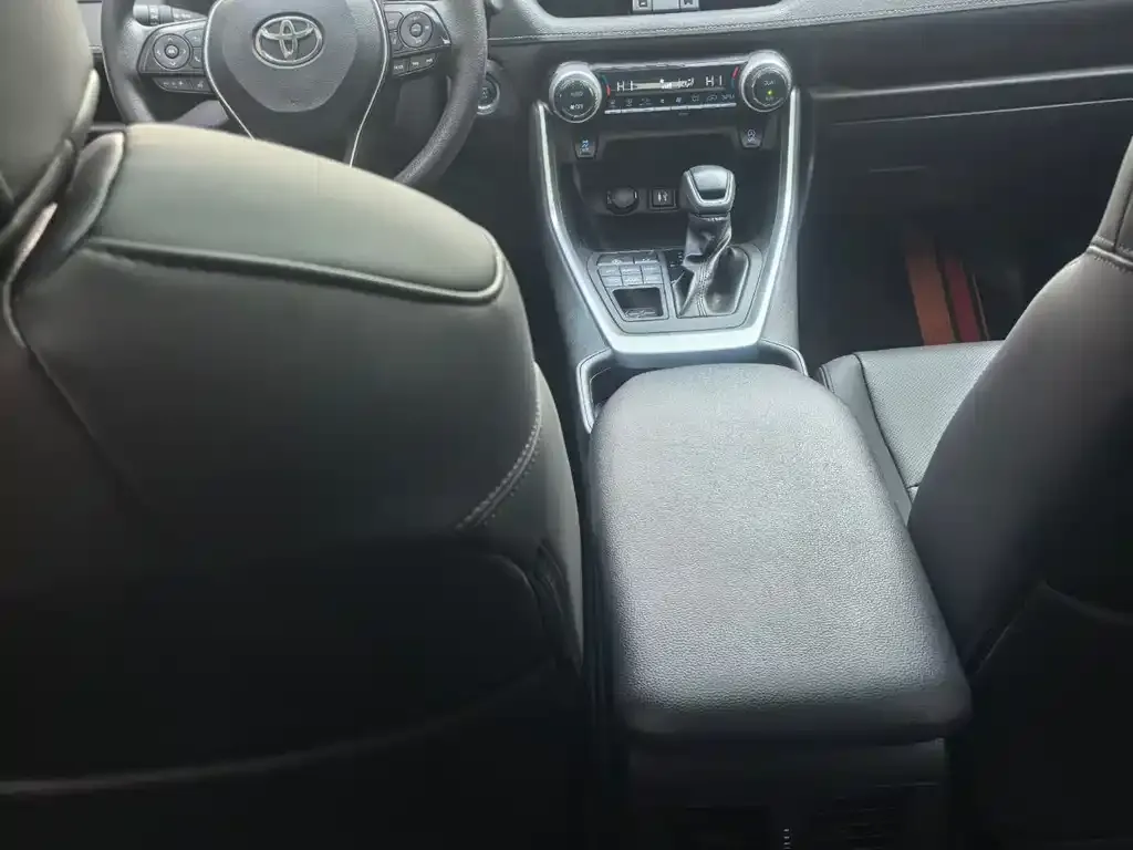 Toyota RAV4 — фото 2