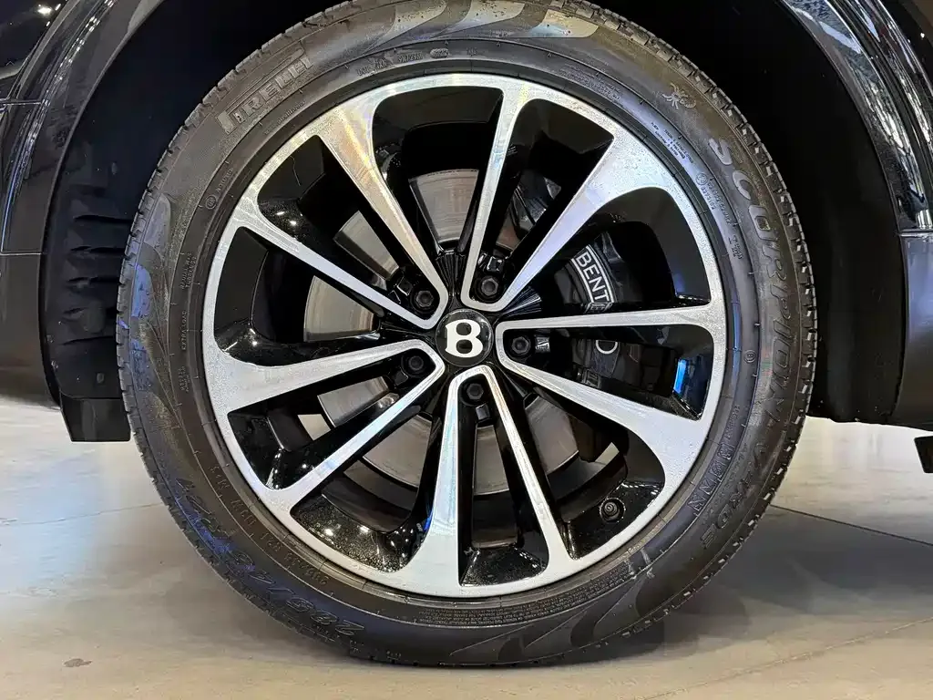 Bentley Bentayga 2022 из CN, фото 7
