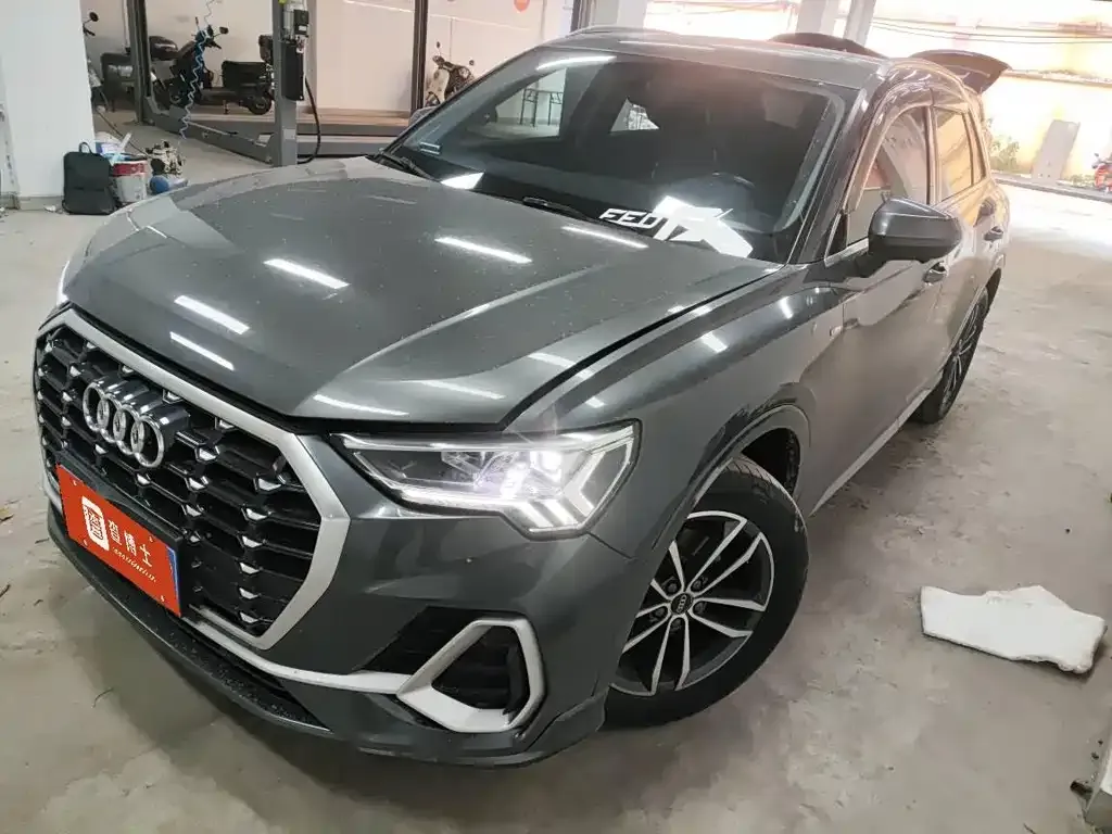 Audi Q3 — фото 1