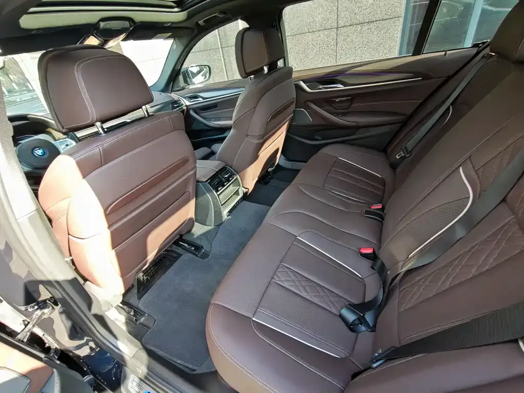 BMW 5 Series New Energy — фото 9