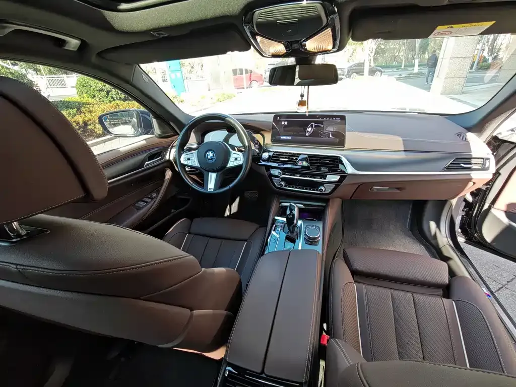 BMW 5 Series New Energy — фото 4