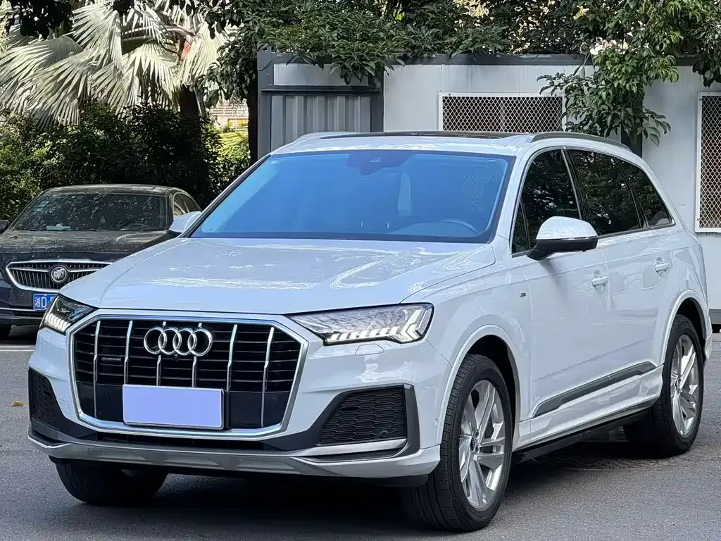 Audi Q7 2021 из CN, фото 7