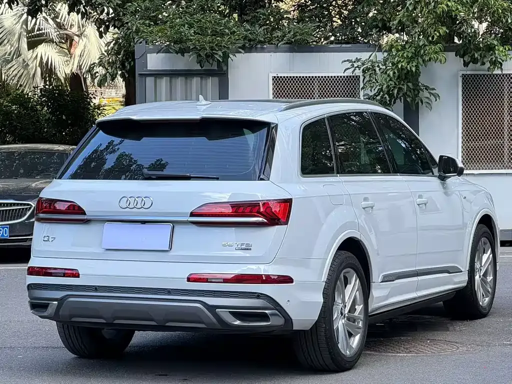 Audi Q7 2021 из CN, фото 9
