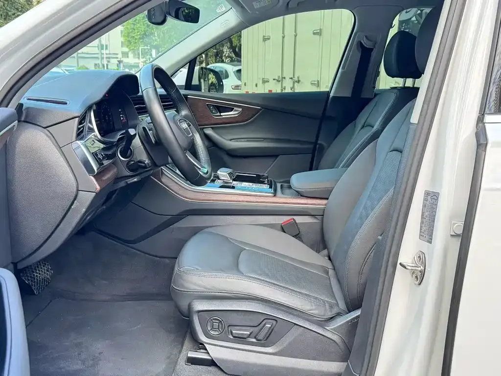 Audi Q7 2021 из CN, фото 8