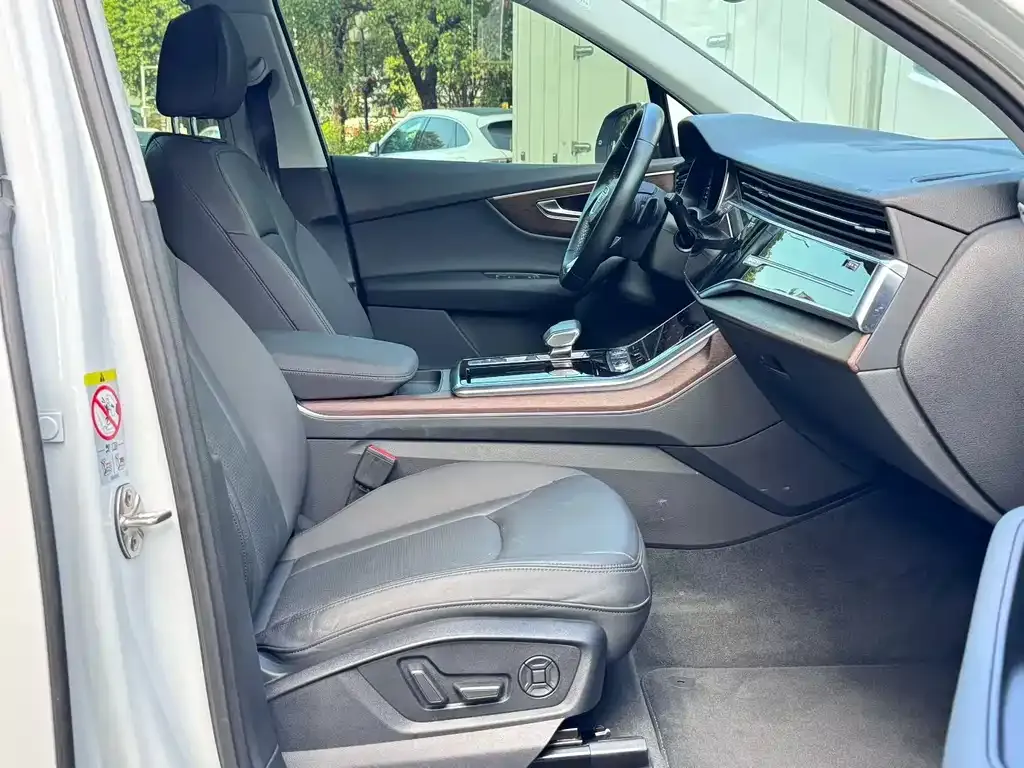 Audi Q7 2021 из CN, фото 2