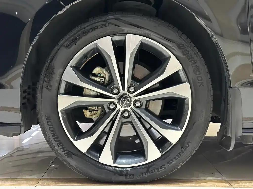 Toyota Granvia — фото 2