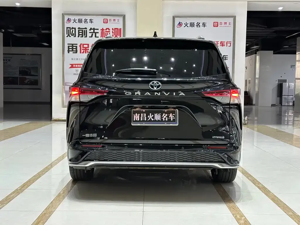 Toyota Granvia — фото 7