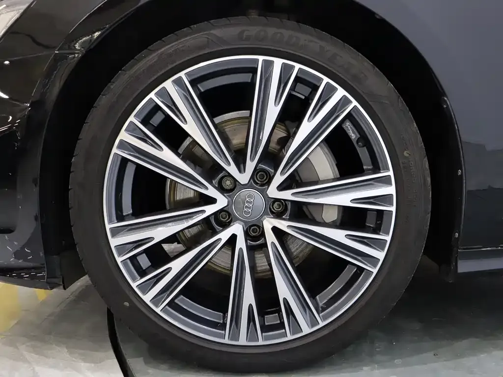 Audi A6L 2021 из CN, фото 9
