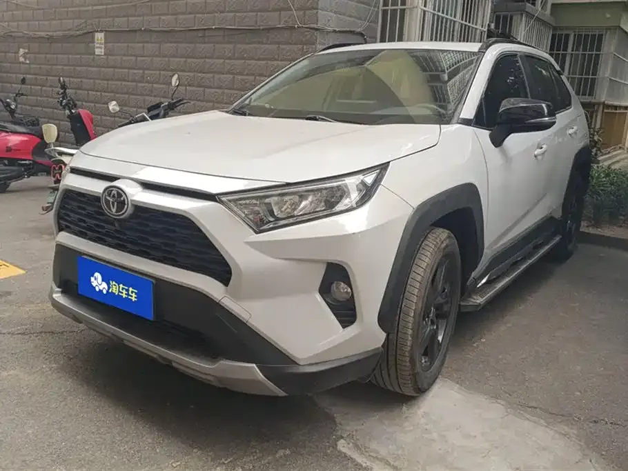 Toyota RAV4 2023 из CN, фото 1
