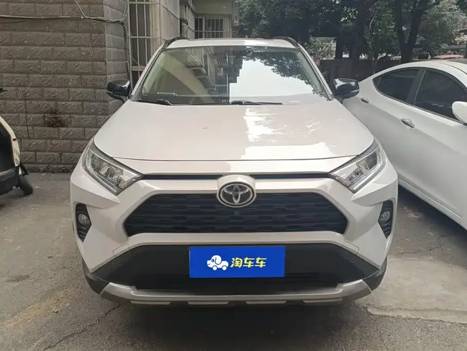 Toyota RAV4 2023 из CN, фото 2