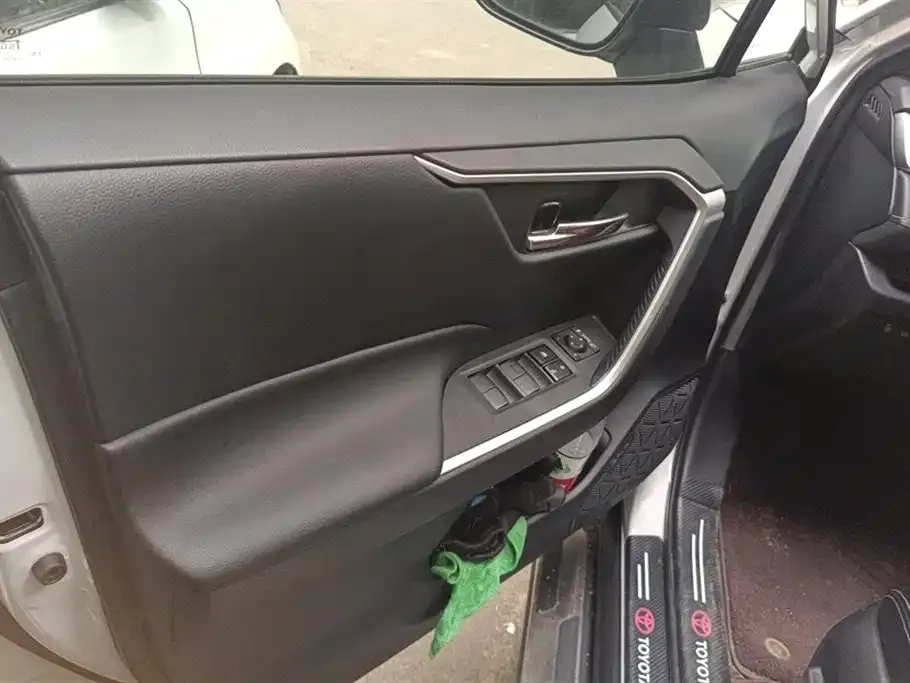 Toyota RAV4 2023 из CN, фото 7