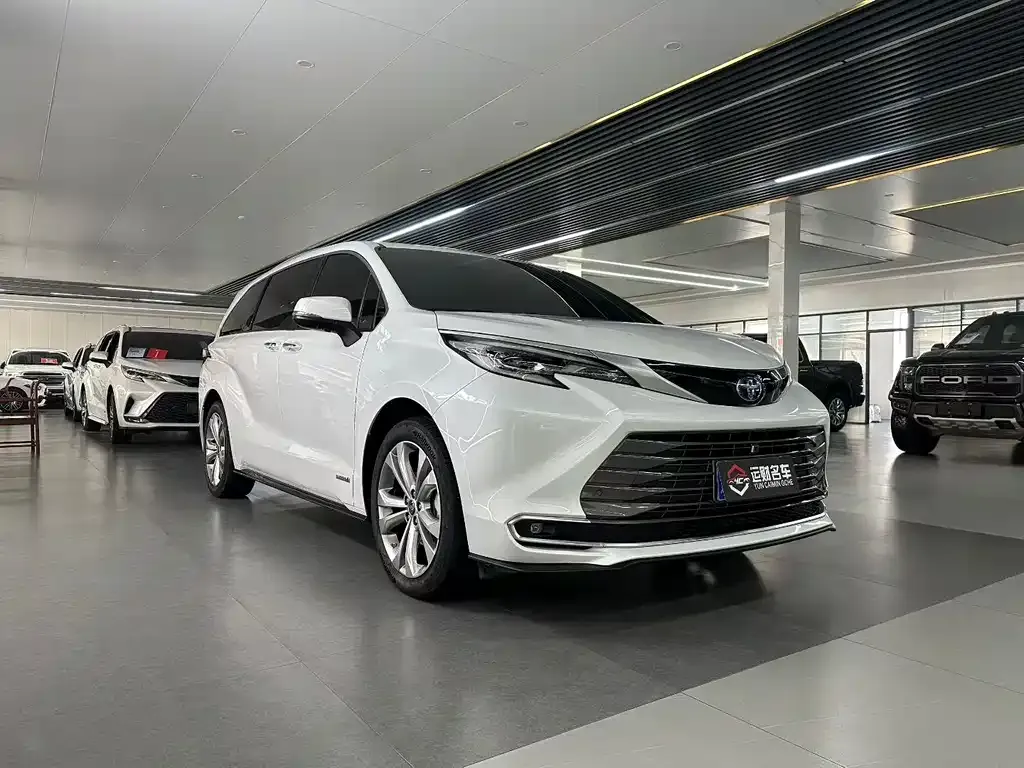 Toyota Sienna 2024 из CN, фото 4