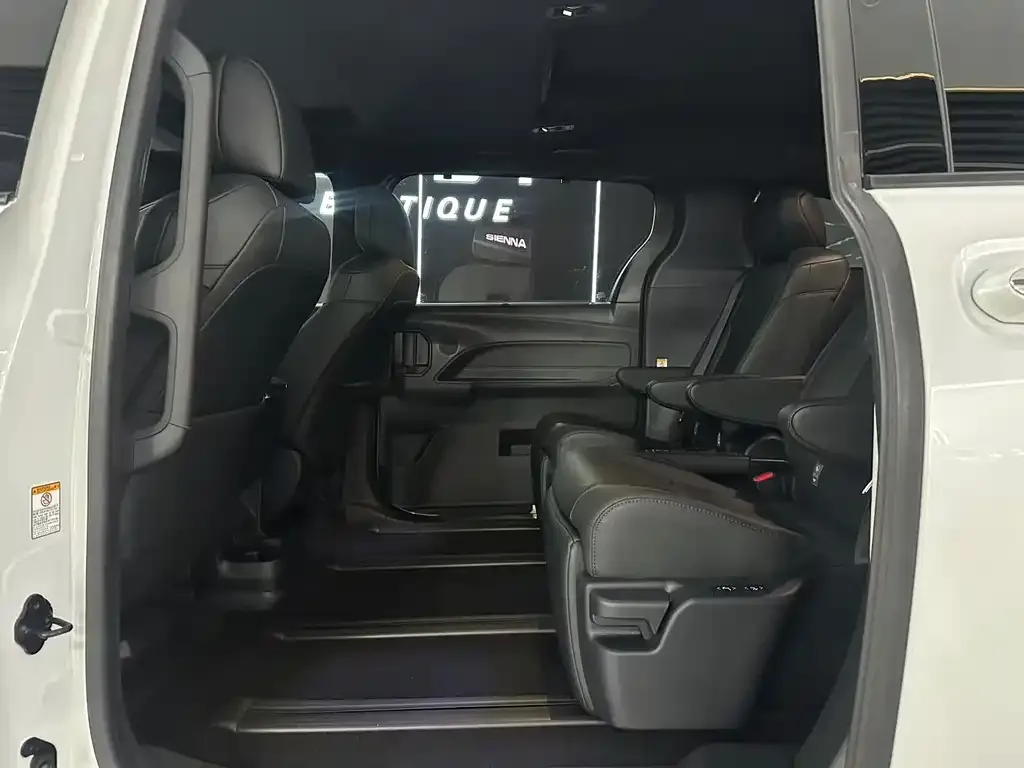 Toyota Sienna 2024 из CN, фото 2
