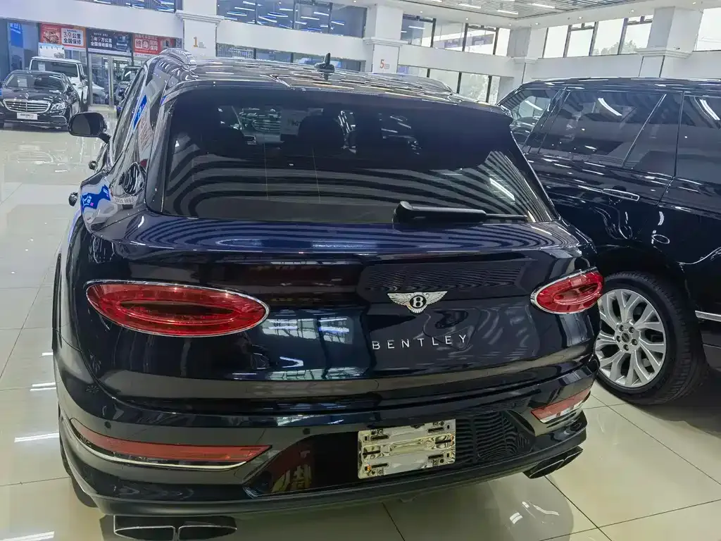 Bentley Bentayga 2023 из CN, фото 6