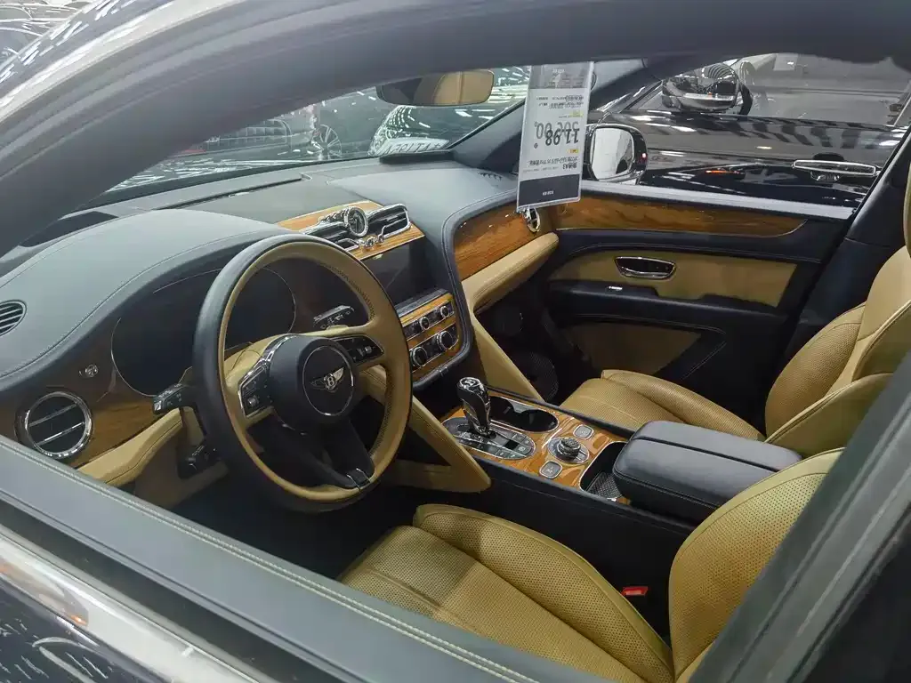 Bentley Bentayga 2023 из CN, фото 3