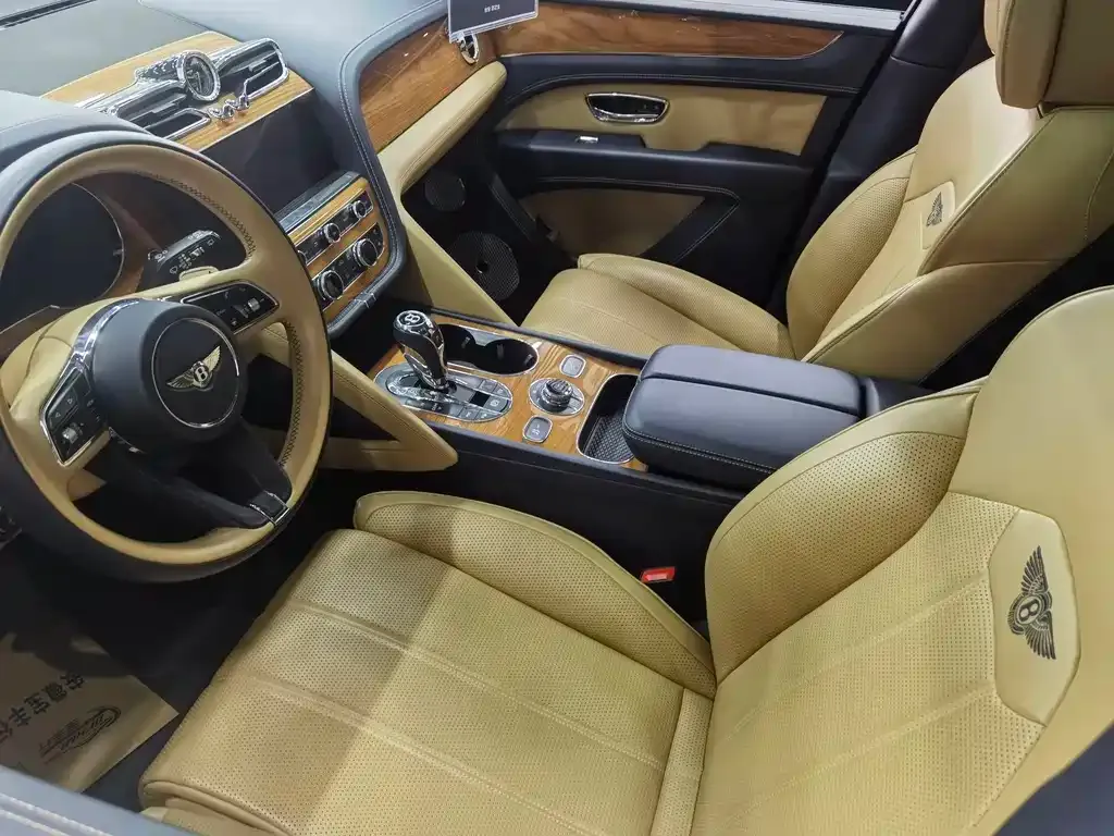 Bentley Bentayga 2023 из CN, фото 10