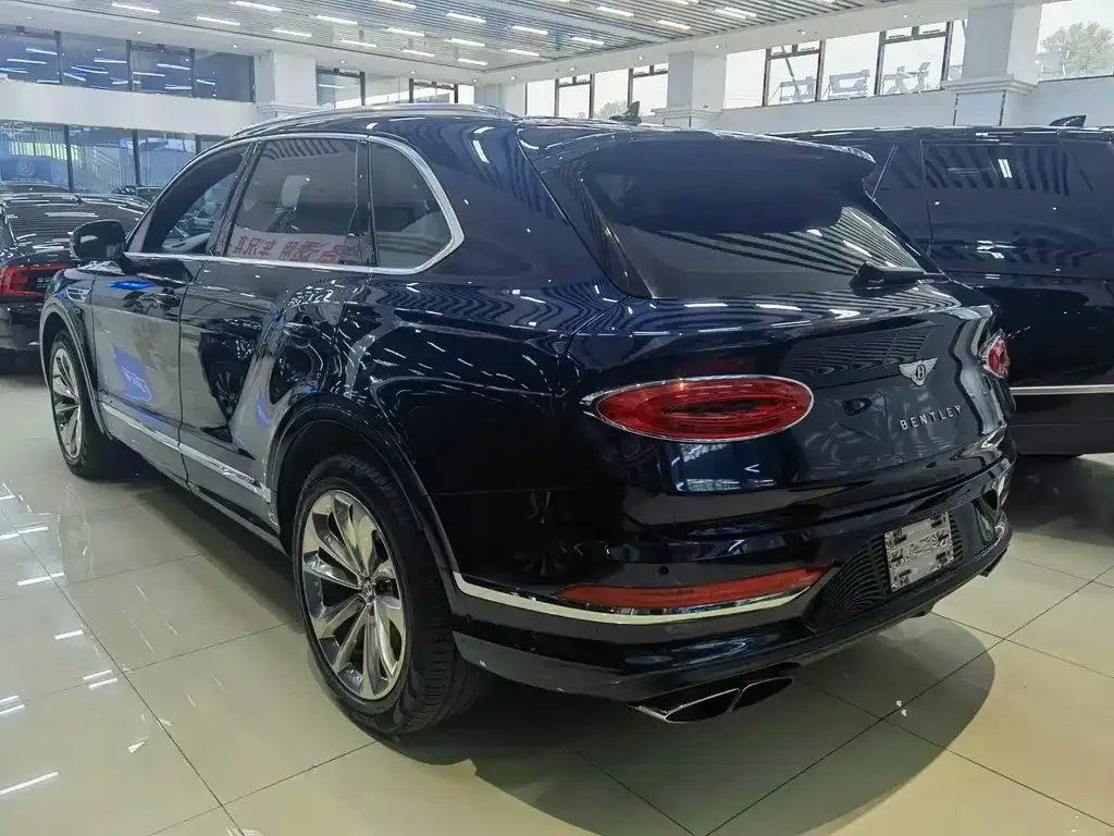 Bentley Bentayga 2023 из CN, фото 2