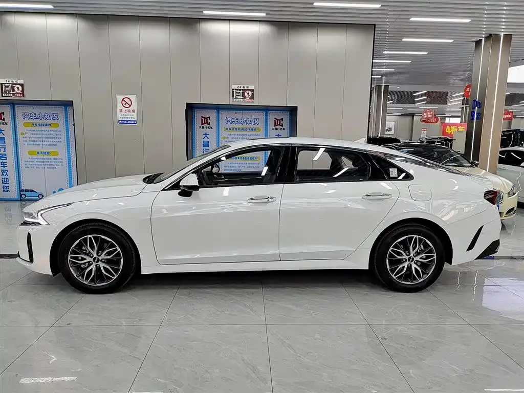 Kia K5 2025 из CN, фото 3