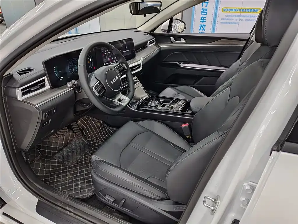Kia K5 2025 из CN, фото 7