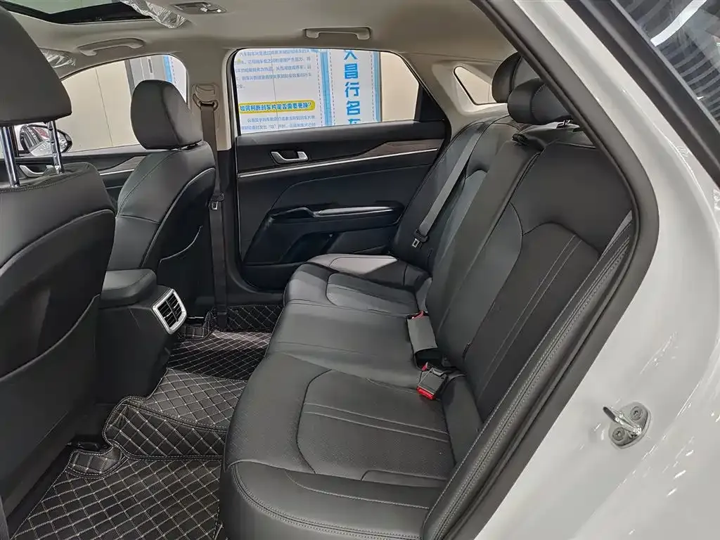 Kia K5 2025 из CN, фото 8