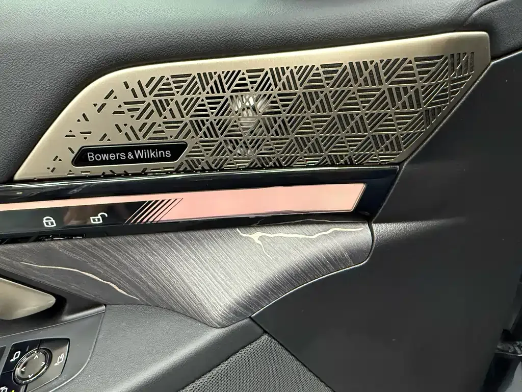 BMW 5 Series — фото 10