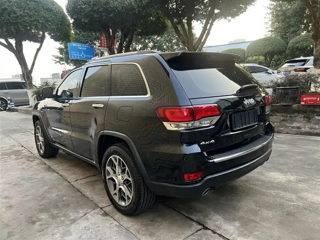 Jeep Grand Cherokee (Import) — фото 2