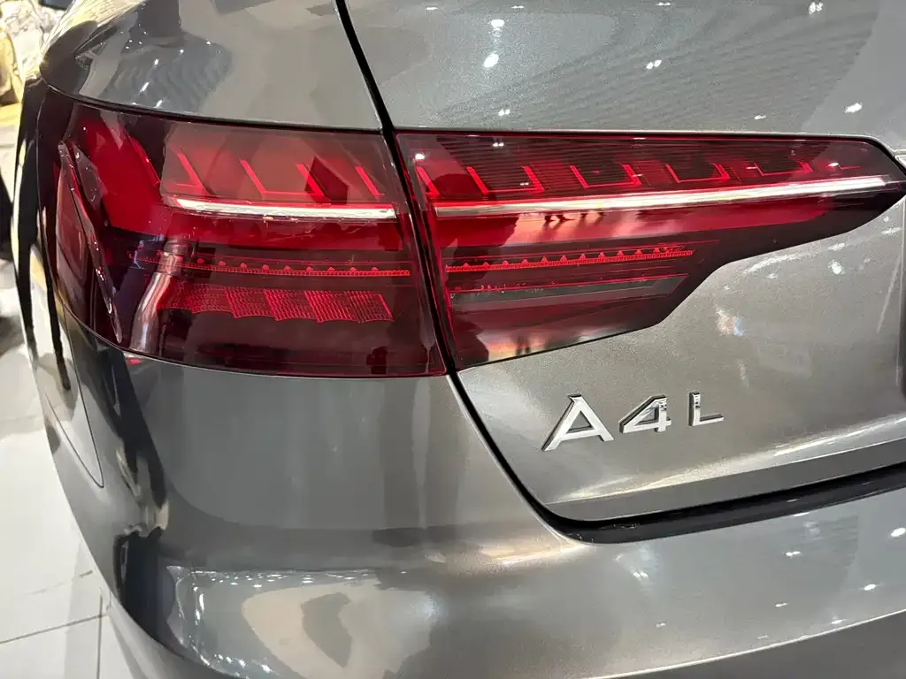 Audi A4L 2024 из CN, фото 4