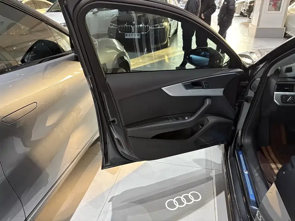 Audi A4L 2024 из CN, фото 7