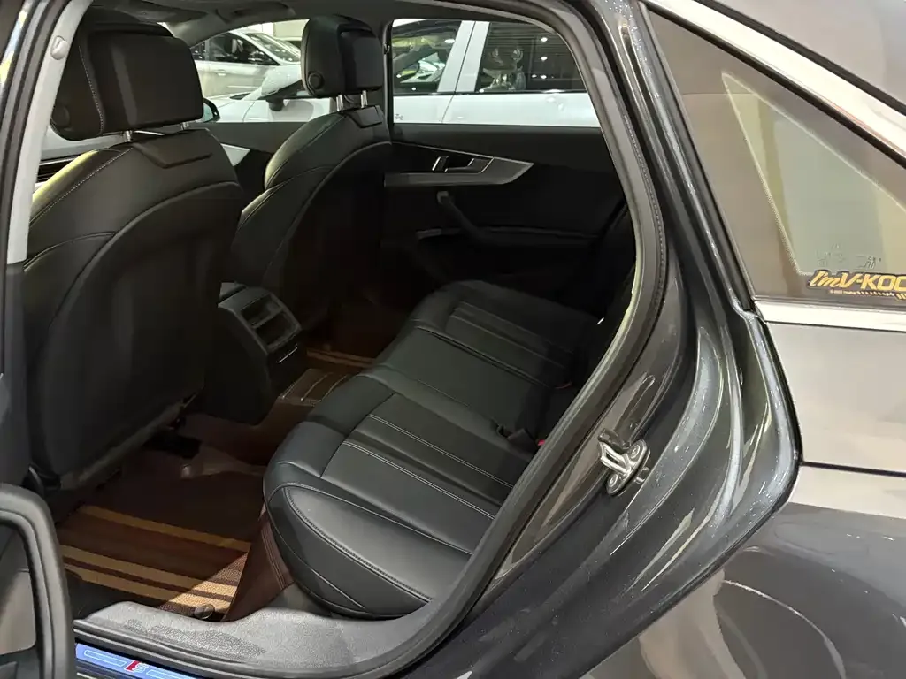 Audi A4L 2024 из CN, фото 8