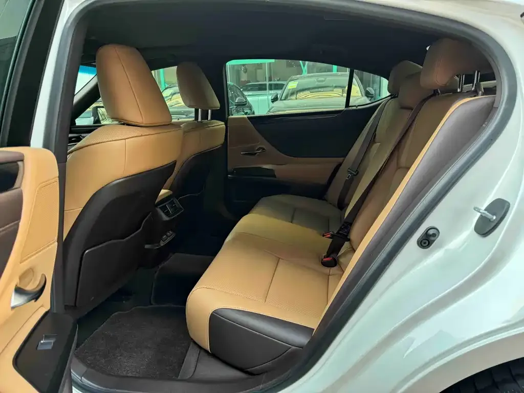 Lexus ES 2021 из CN, фото 2