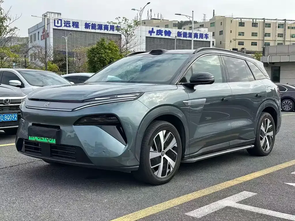 BYD Tang L — фото 1