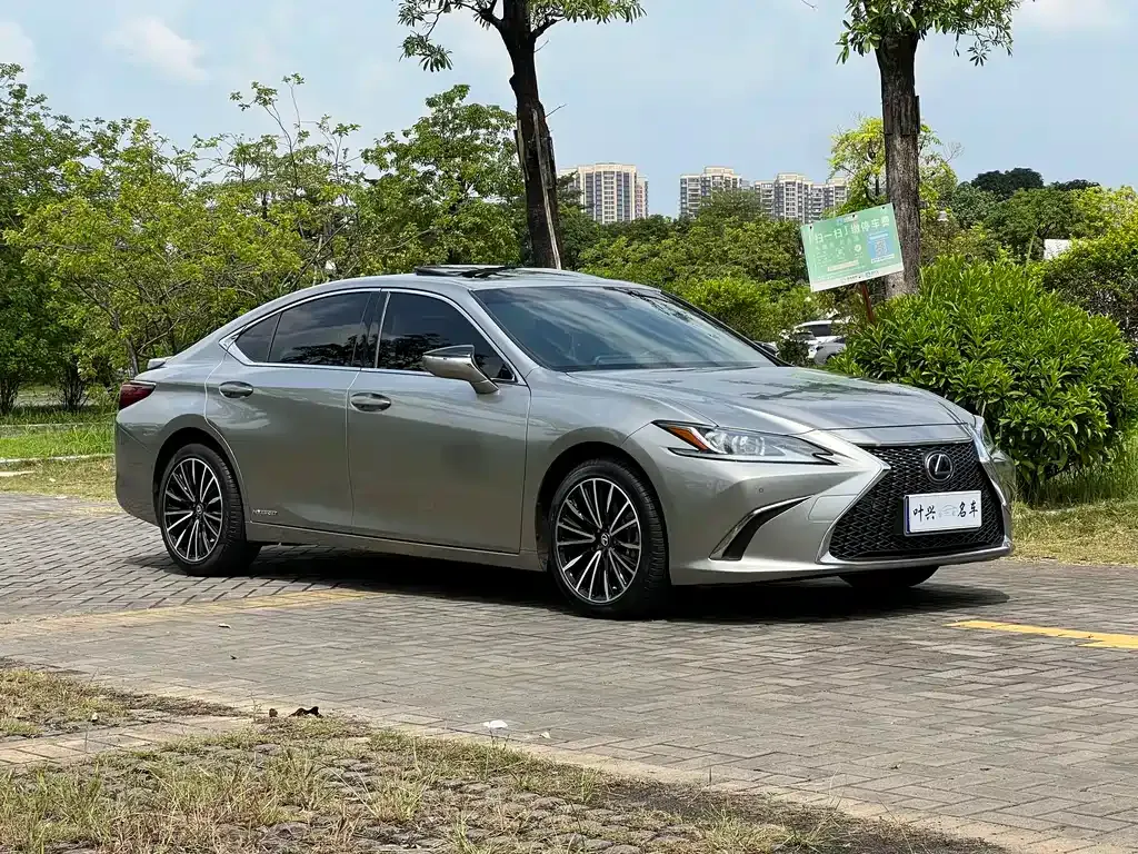 Lexus ES — фото 10