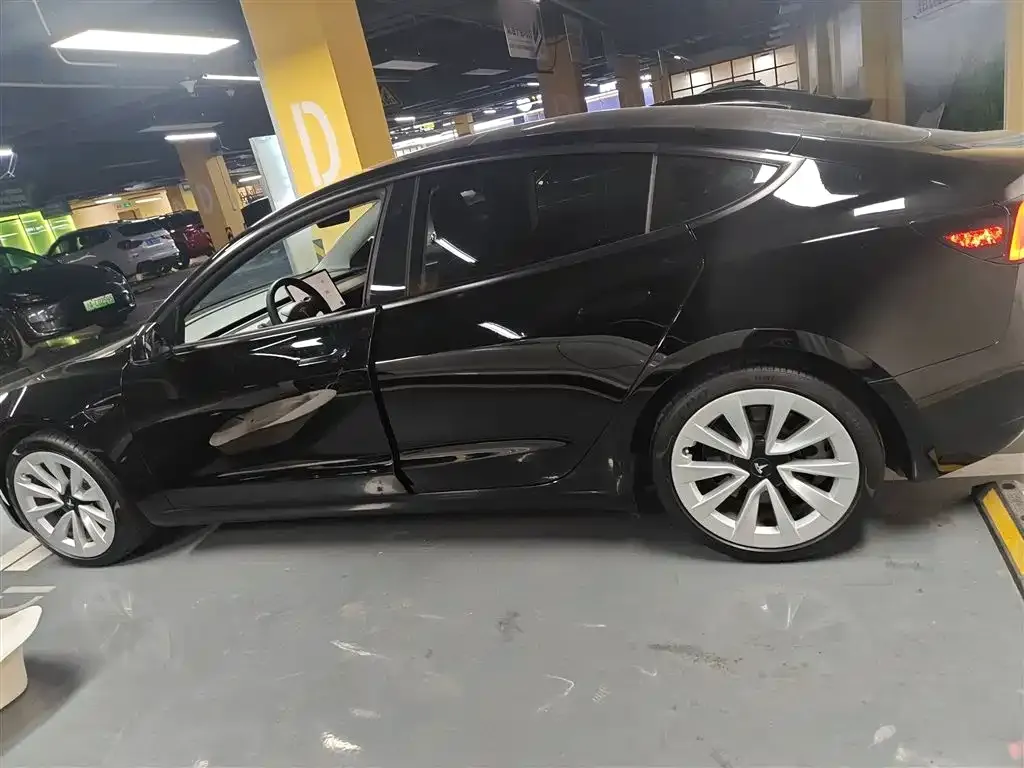 Tesla Model 3 — фото 10