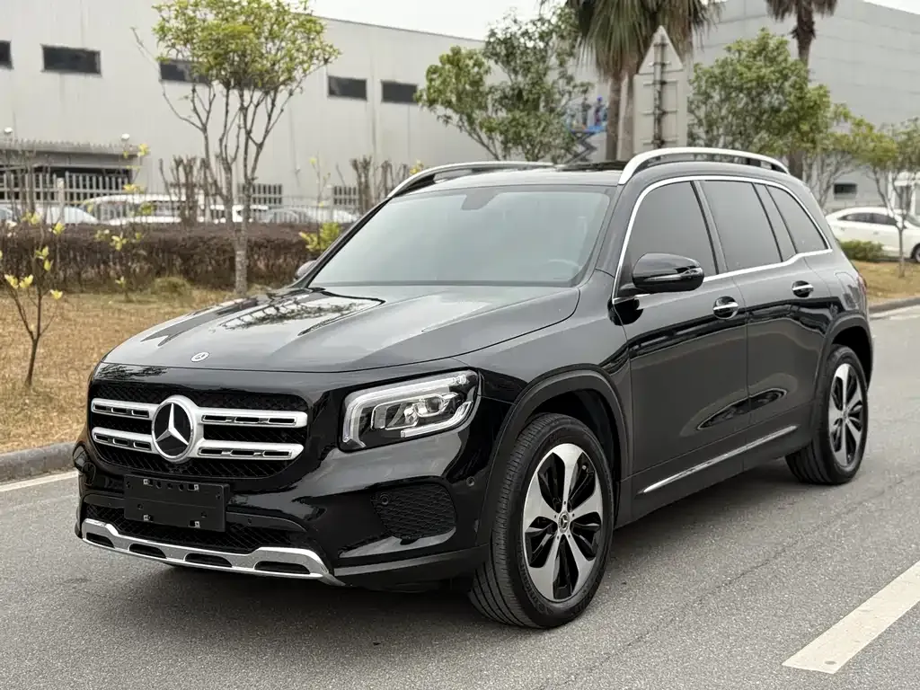 Mercedes-Benz GLB — фото 1