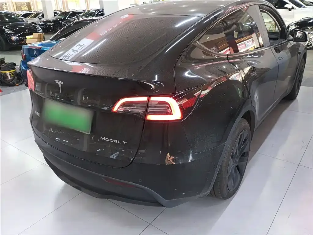Tesla Model Y — фото 7