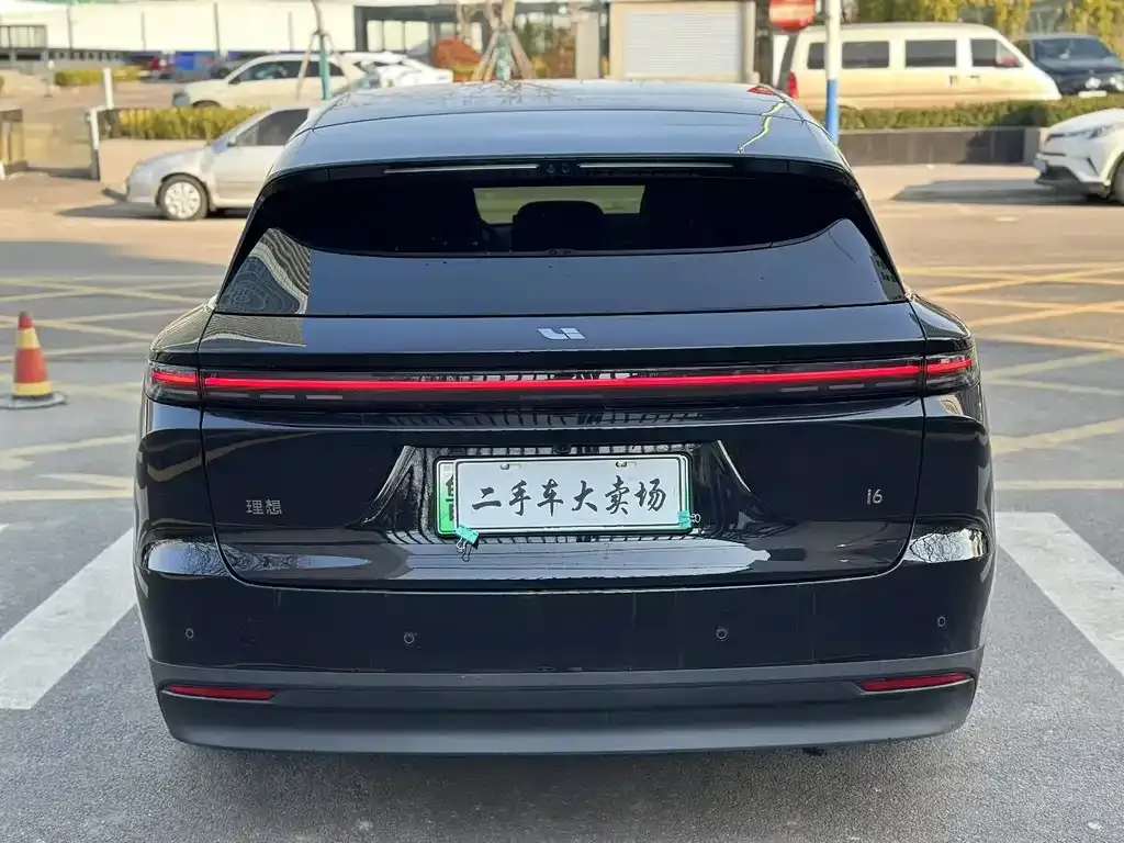 Li Auto i6 — фото 3