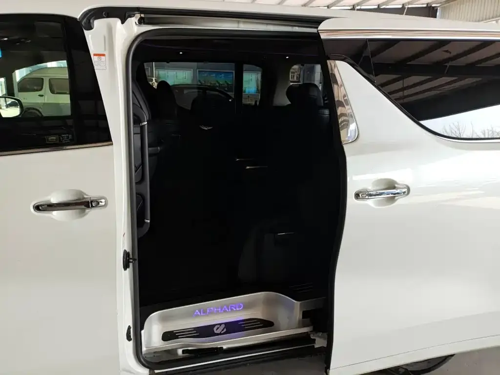 Toyota Vellfire 2021 из CN, фото 4