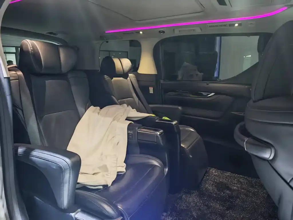 Toyota Vellfire 2021 из CN, фото 3