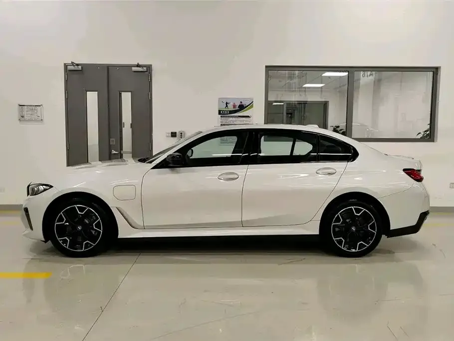 BMW i3 2025 из CN, фото 2