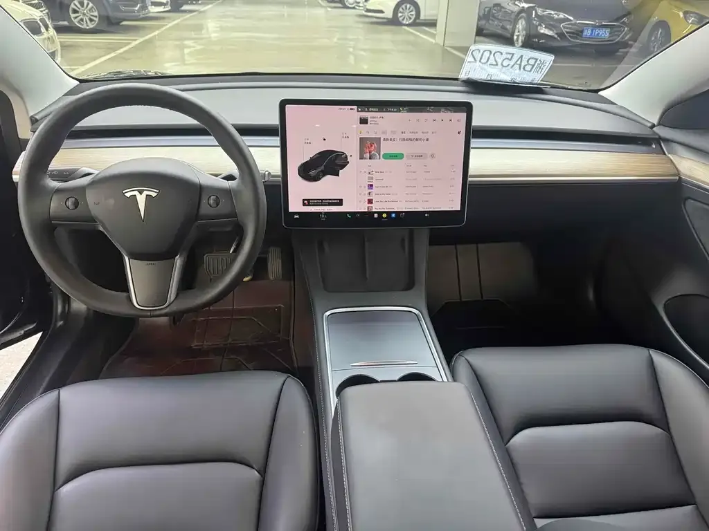 Tesla Model 3 — фото 3