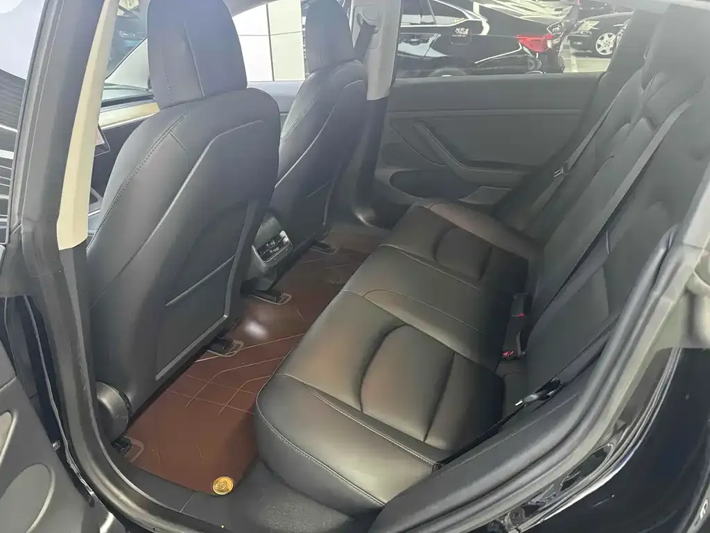Tesla Model 3 — фото 2
