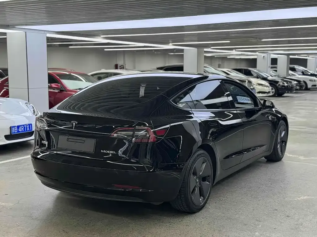 Tesla Model 3 — фото 9