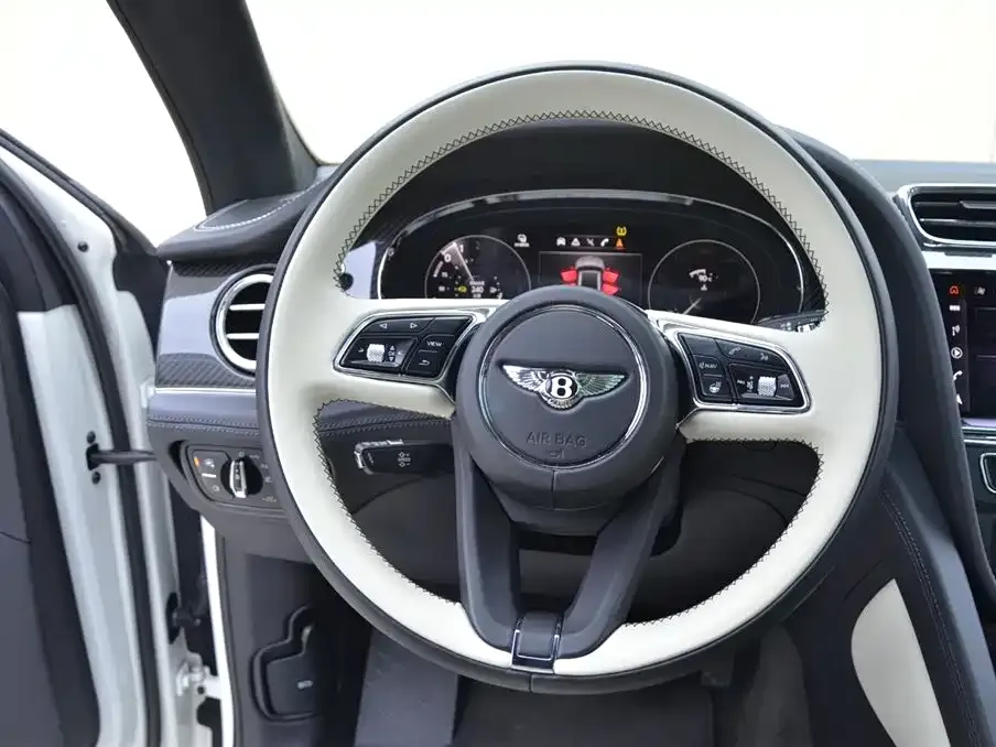 Bentley Bentayga PHEV 2024 из CN, фото 4