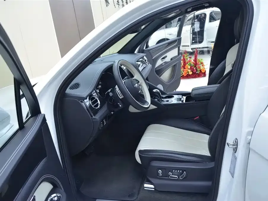 Bentley Bentayga PHEV 2024 из CN, фото 2