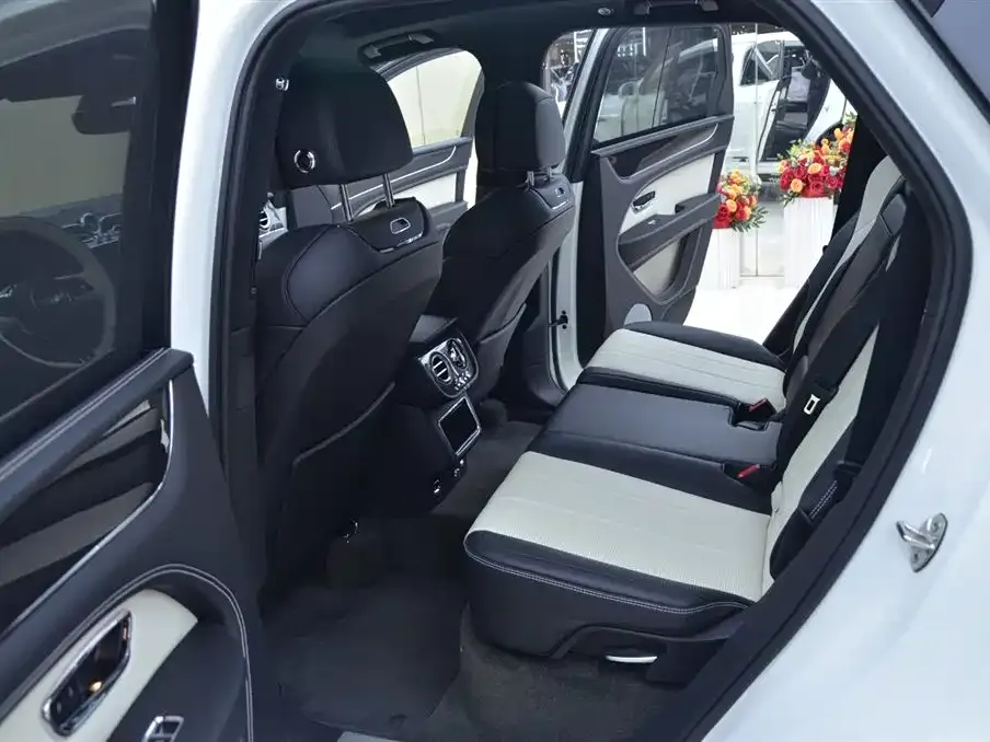 Bentley Bentayga PHEV 2024 из CN, фото 7