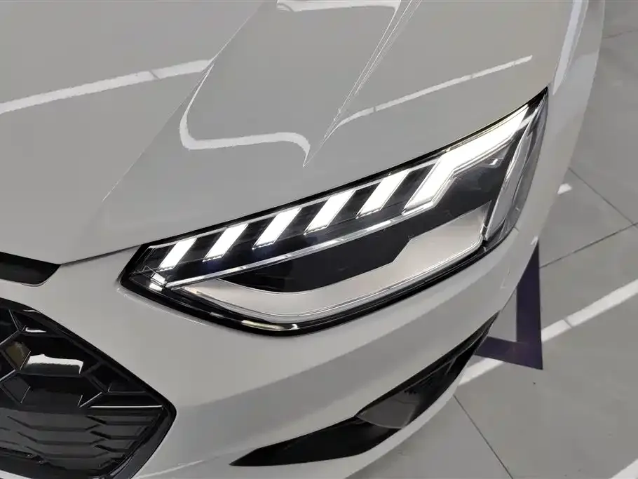 Audi A4L 2023 из CN, фото 2