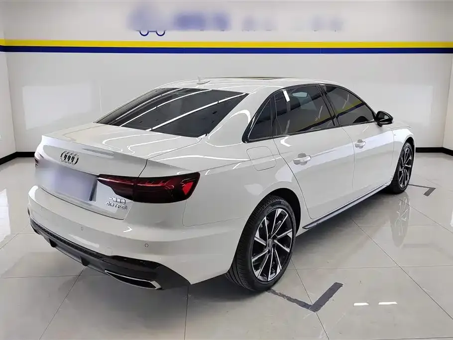 Audi A4L 2023 из CN, фото 3